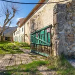 Véritable Mas Provençal à *